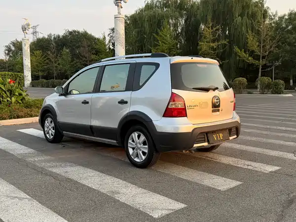 Nissan Livina 2012