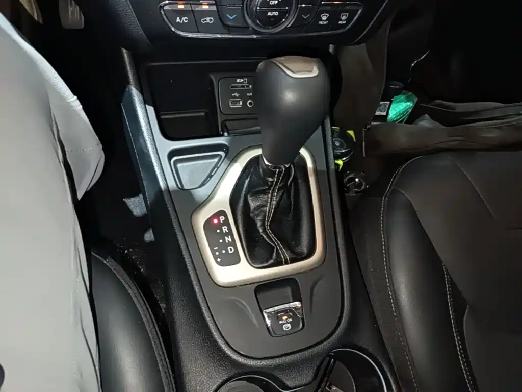 Jeep Cherokee 2019 — фото 14