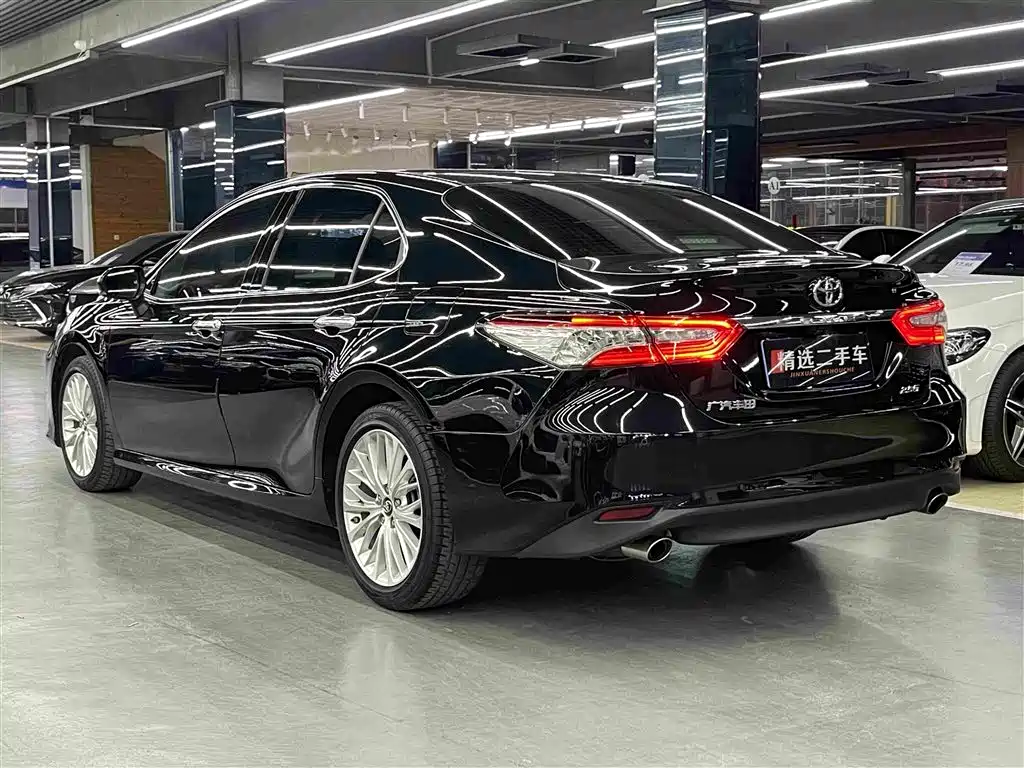 Toyota Camry 2020 — фото 6