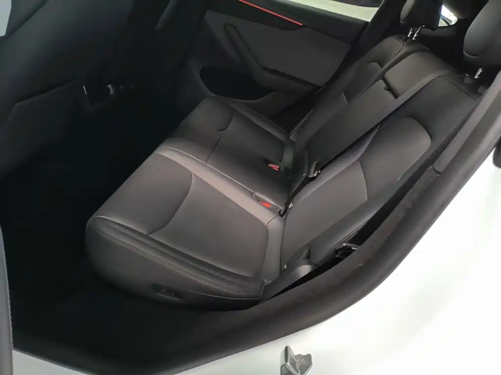 Tesla Model Y 2025 — фото 17