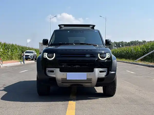 Land Rover Defender 2024