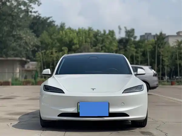 Tesla Model 3 2024