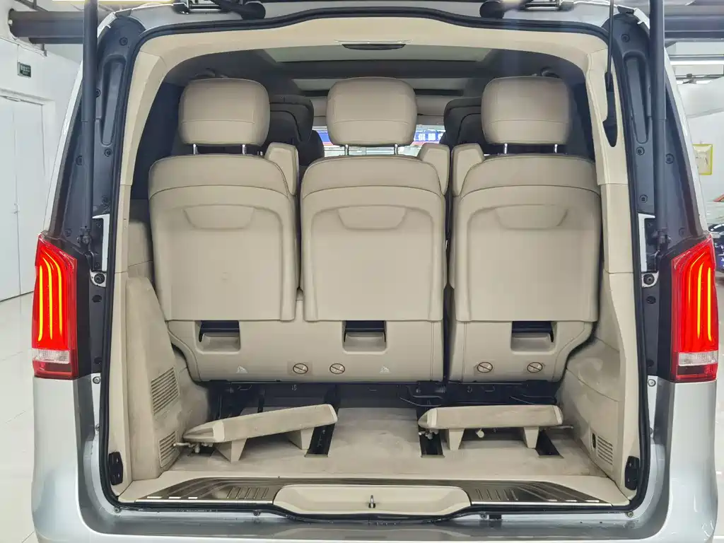 Mercedes-Benz V-Class 2016 — фото 13