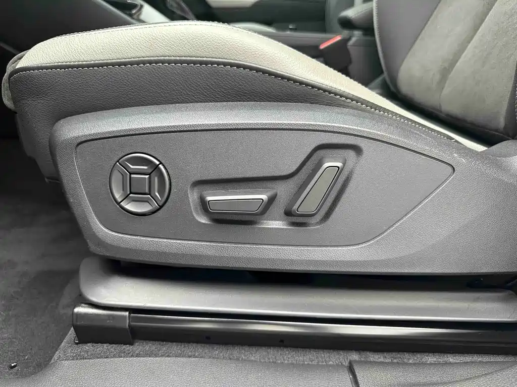 Audi Q3 2021 — фото 11