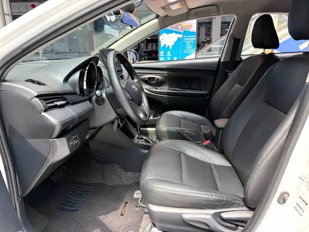 Toyota Yaris L 2022