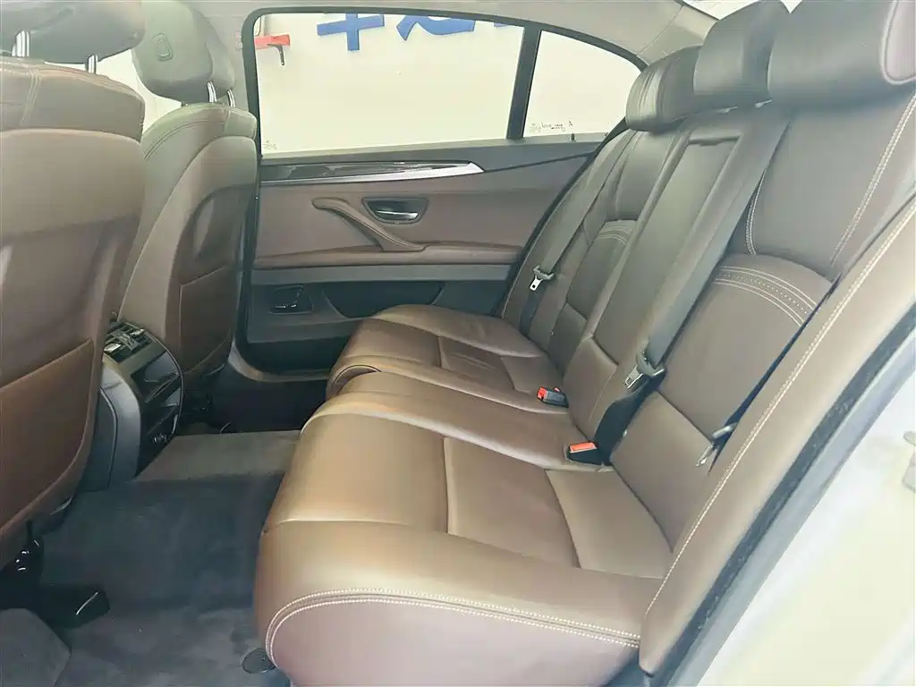 BMW 5 Series 2015 — фото 22