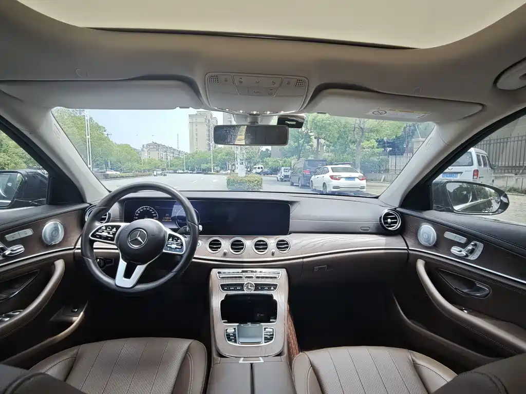 Mercedes-Benz E-Class 2019 — фото 19