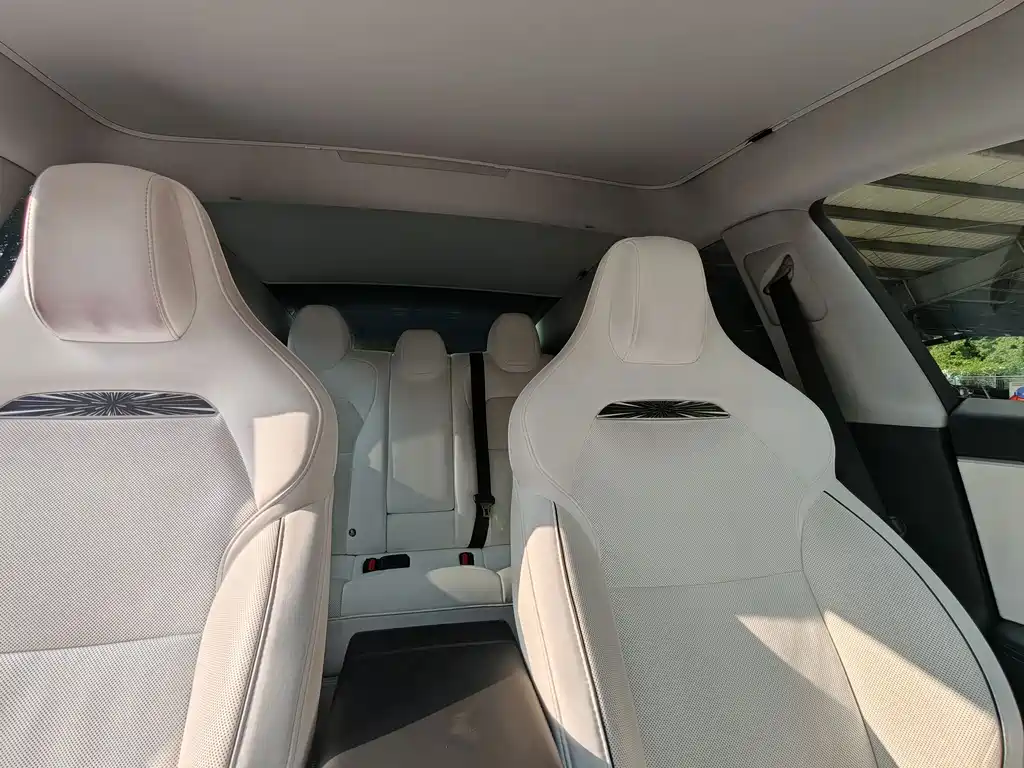 Tesla Model 3 2024 — фото 19