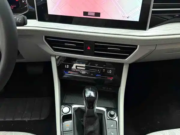 Volkswagen Sagitar 2022