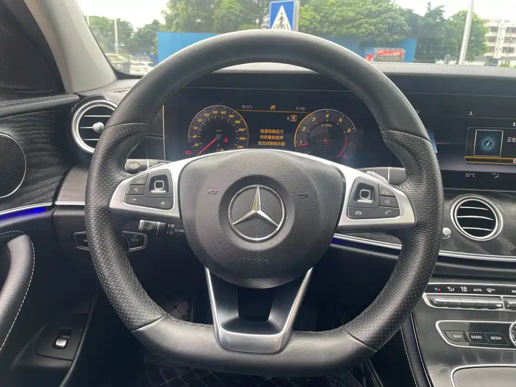 Mercedes-Benz E-Class 2018 — фото 13