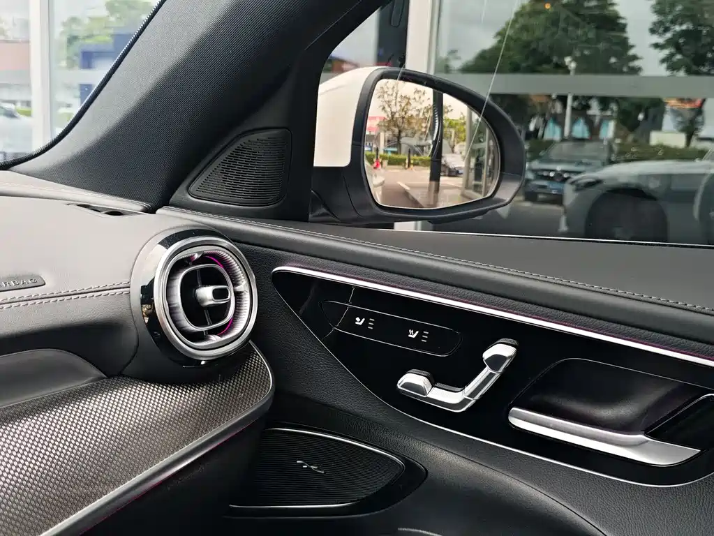 Mercedes-Benz C-Class 2025 — фото 13