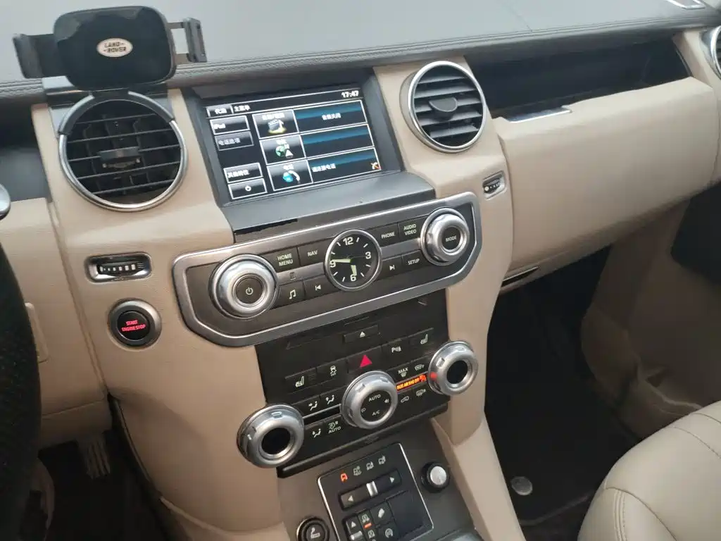 Land Rover Discovery 2015 — фото 13