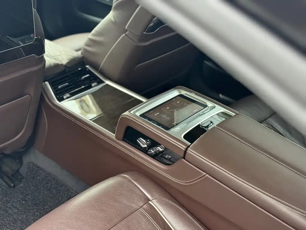 BMW 7 Series 2017 — фото 14