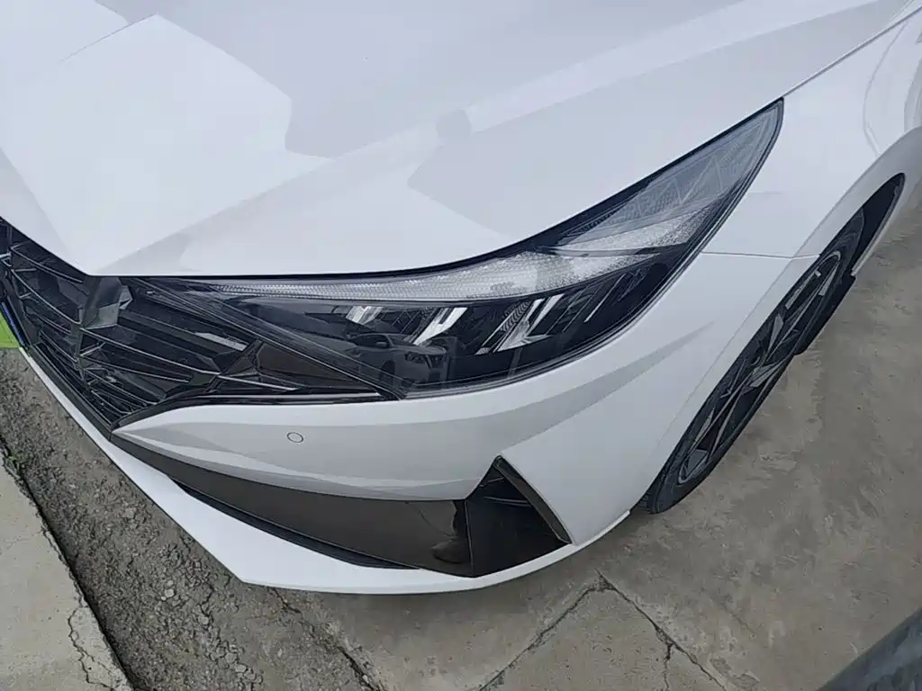 Hyundai Elantra 2021 — фото 24
