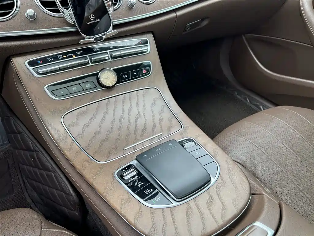 Mercedes-Benz E-Class 2022 — фото 10