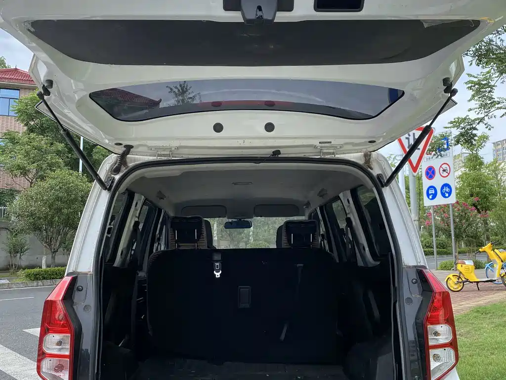 Wuling Hongguang PLUS 2023 — фото 16