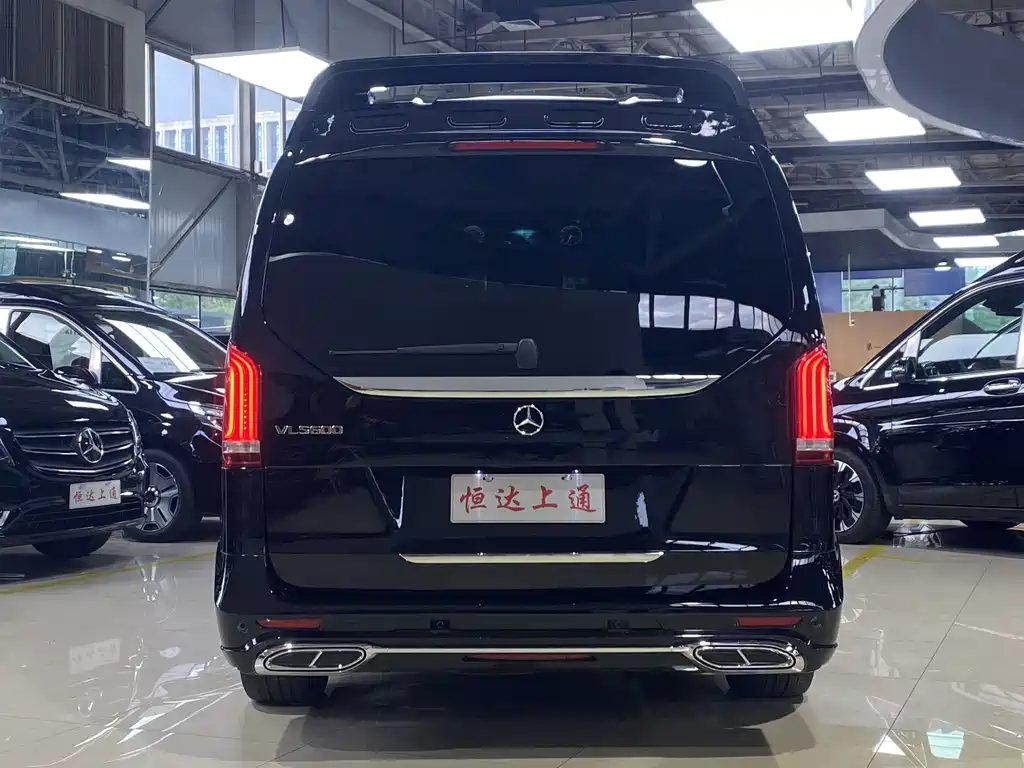 Mercedes-Benz V-Class 2023 — фото 18