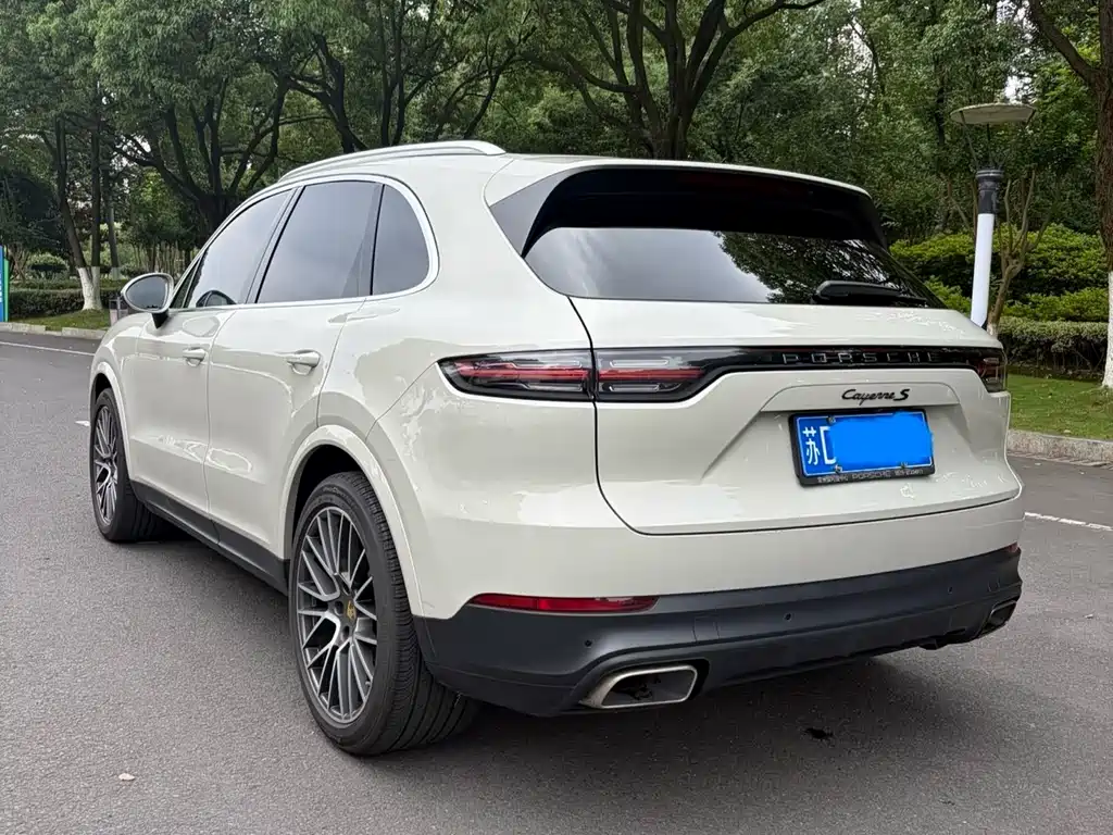 Porsche Cayenne 2021