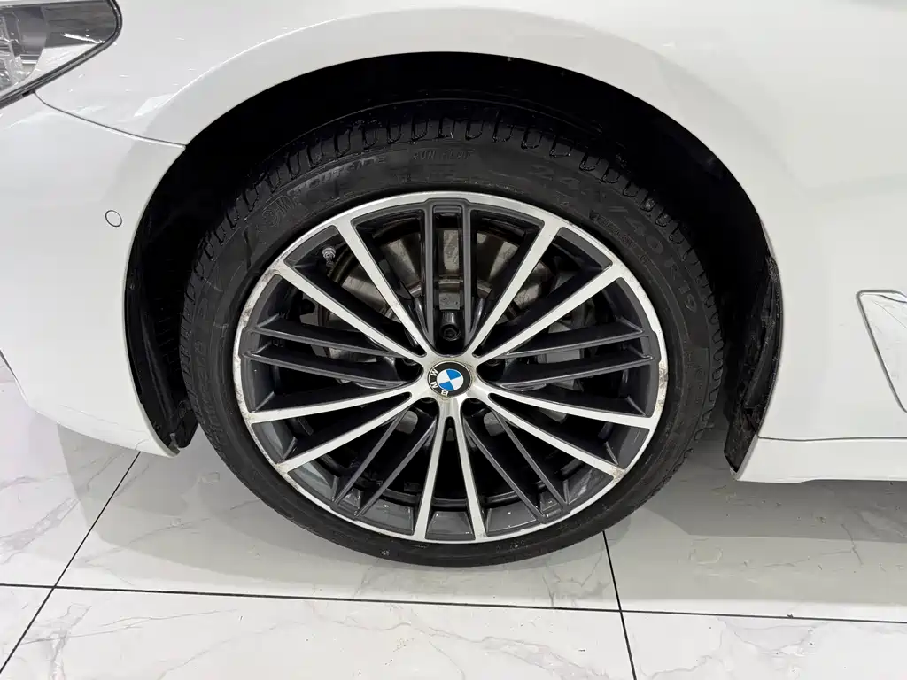 BMW 5 Series 2020 — фото 19