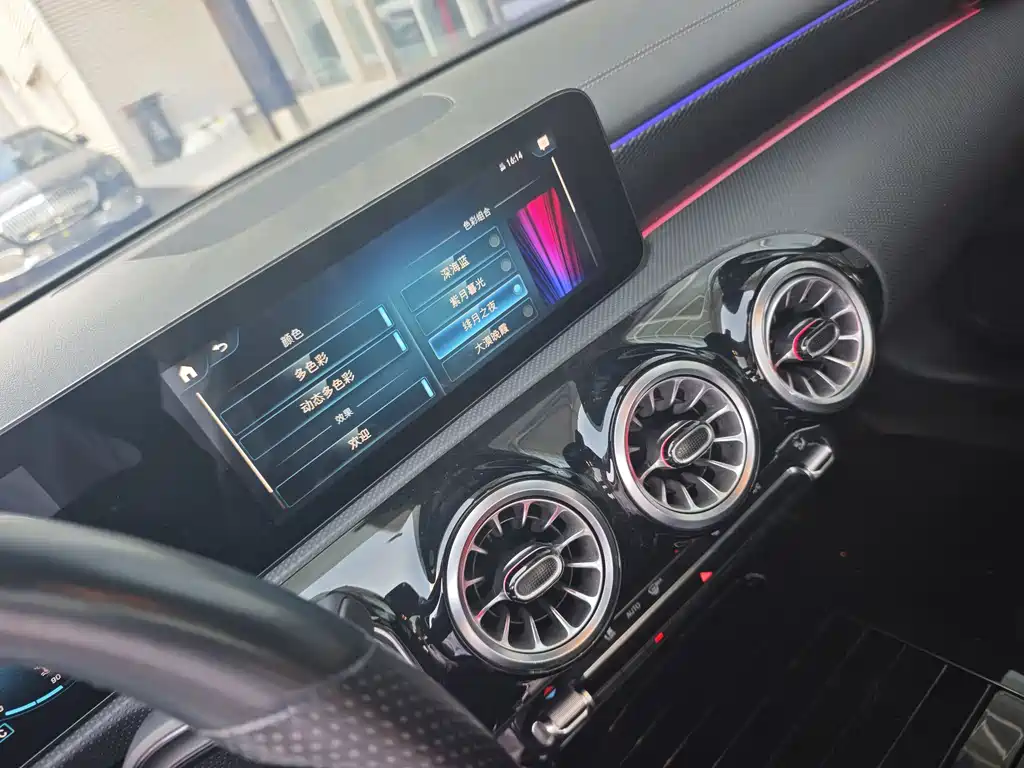Mercedes-Benz A-Class 2022 — фото 15