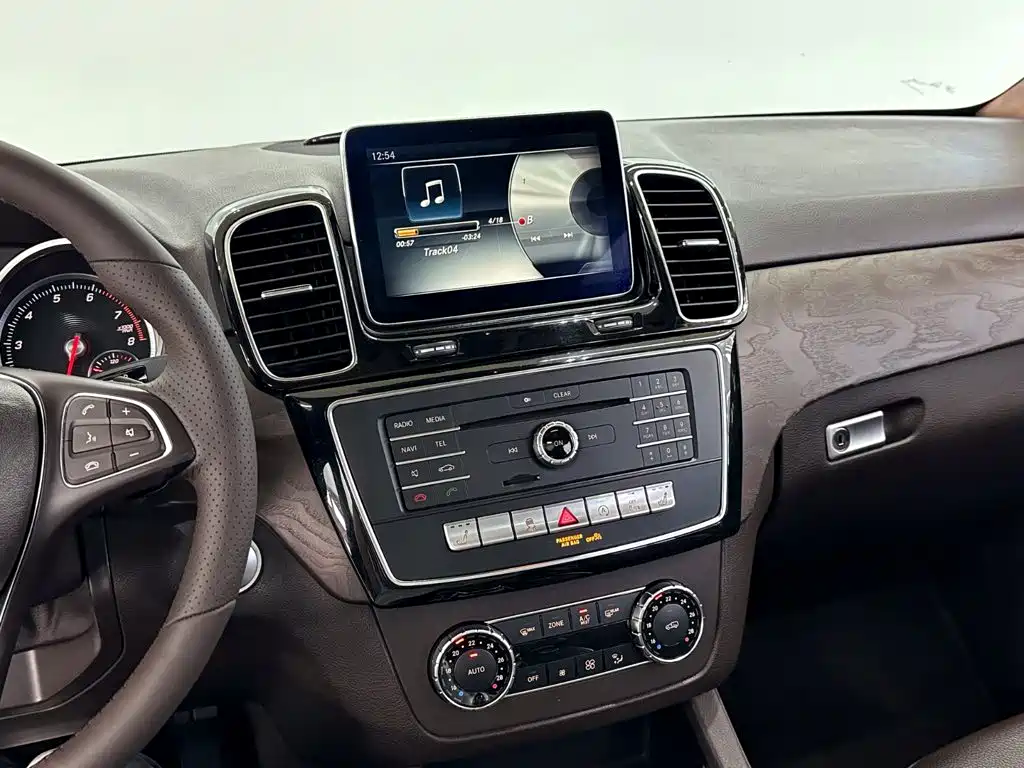 Mercedes-Benz GLE 2016 — фото 13