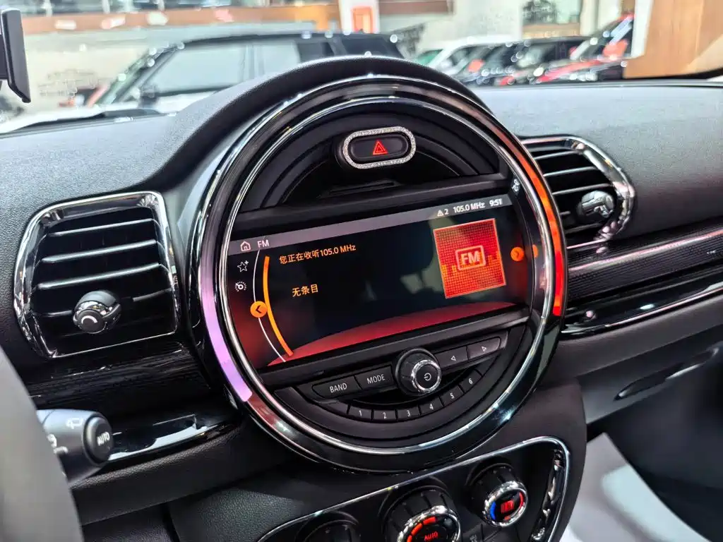MINI Clubman 2019 — фото 9
