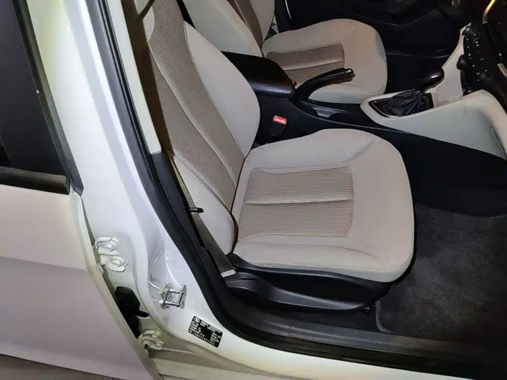 Buick Excelle 2015 — фото 25