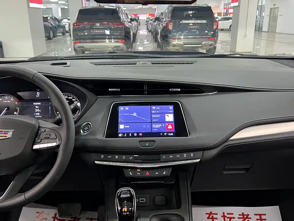 Cadillac XT4 2023 — фото 10