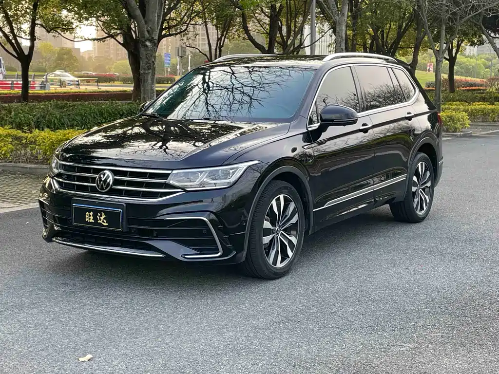 Volkswagen Tiguan L 2022 — фото 1