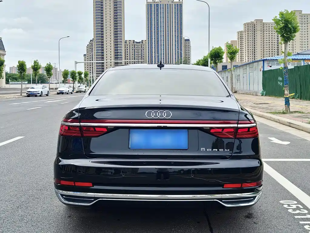 Audi A8 2021 — фото 17