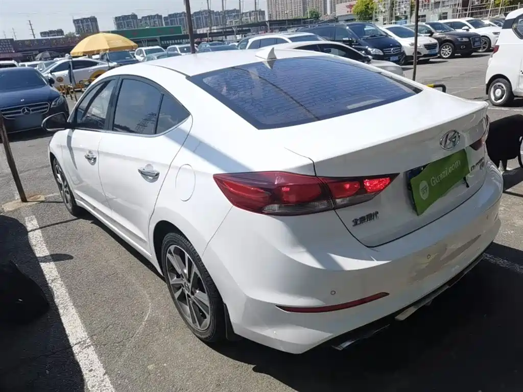 Hyundai Elantra 2018 — фото 5