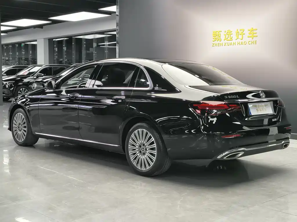 Mercedes-Benz E-Class 2023 — фото 12
