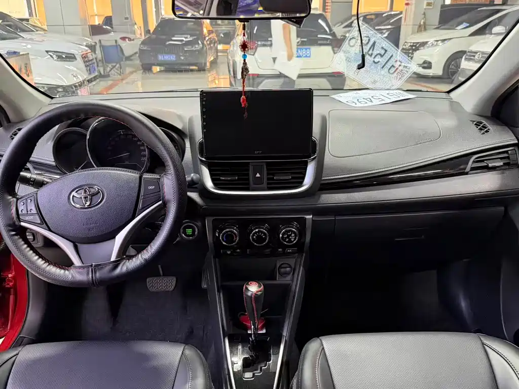 Toyota Yaris L 2022
