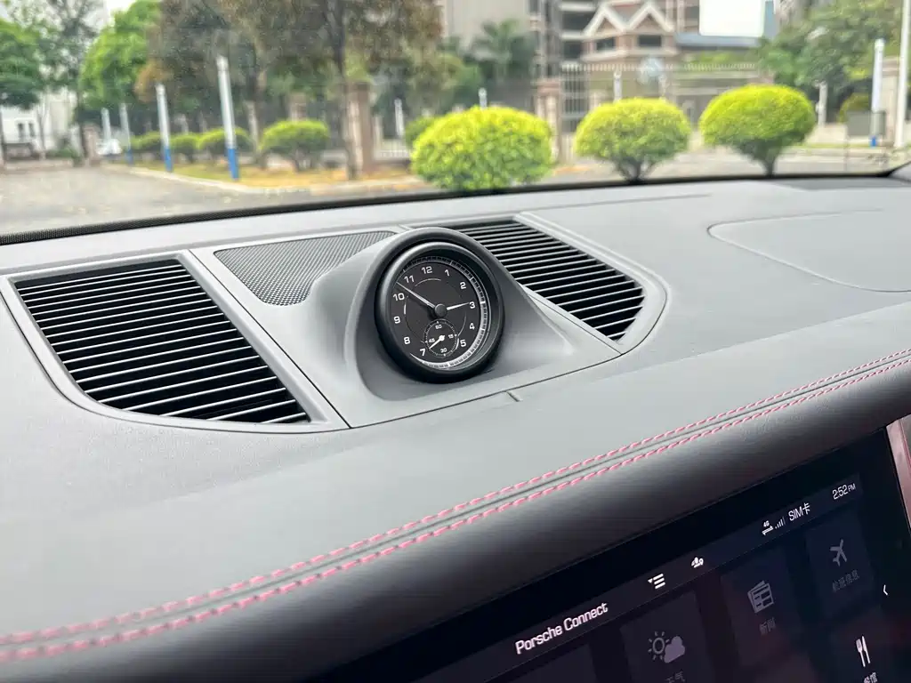 Porsche Macan 2023 — фото 16