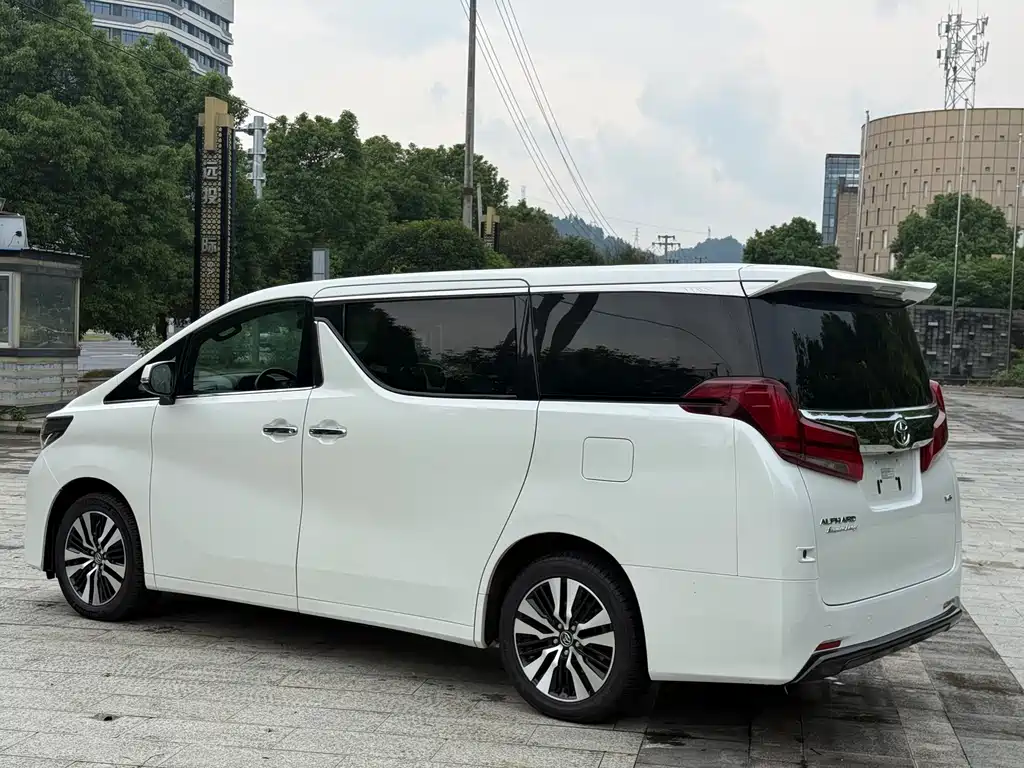 Toyota Alphard 2018 — фото 5