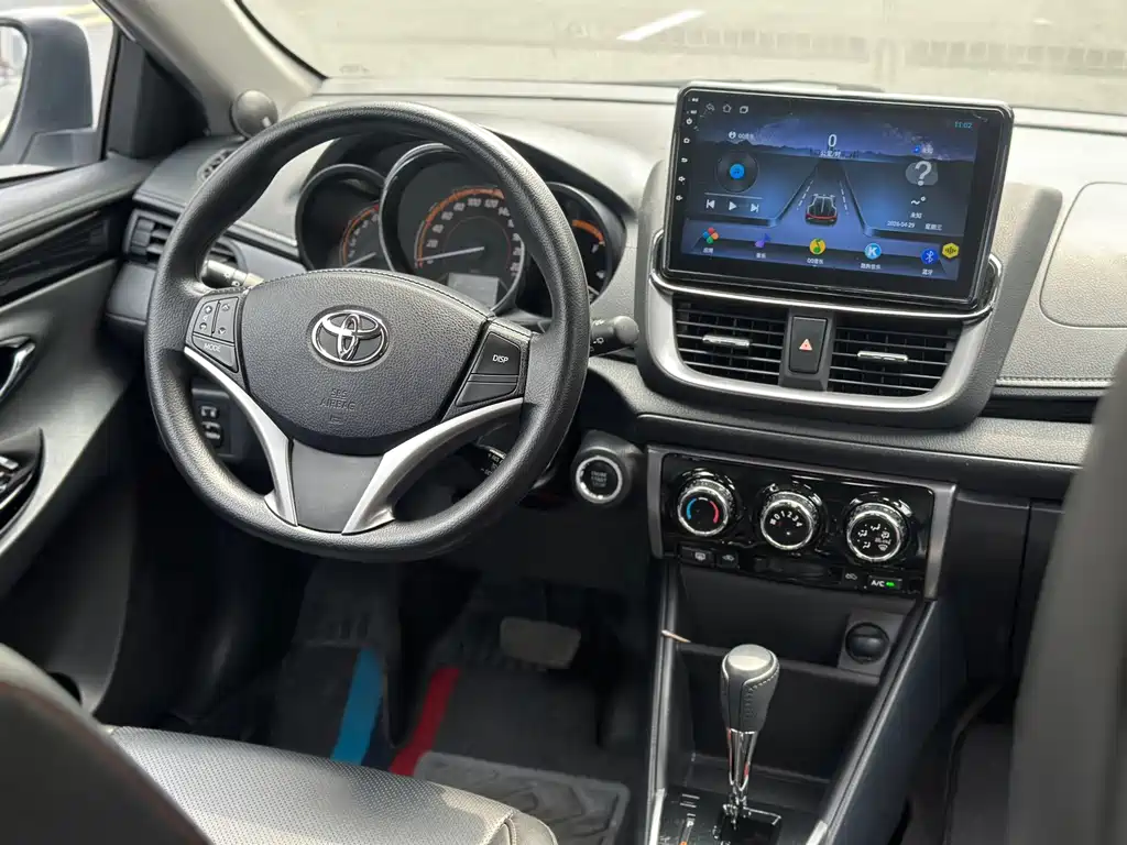 Toyota Yaris L 2023 — фото 6