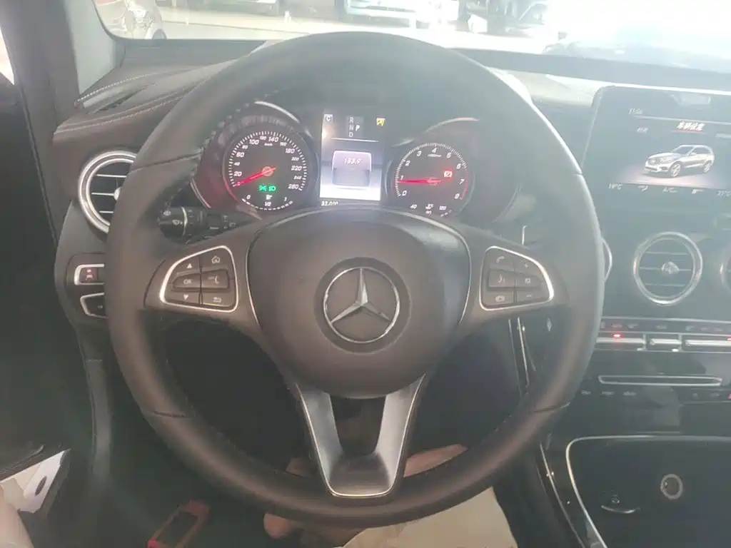 Mercedes-Benz GLC 2018 — фото 11