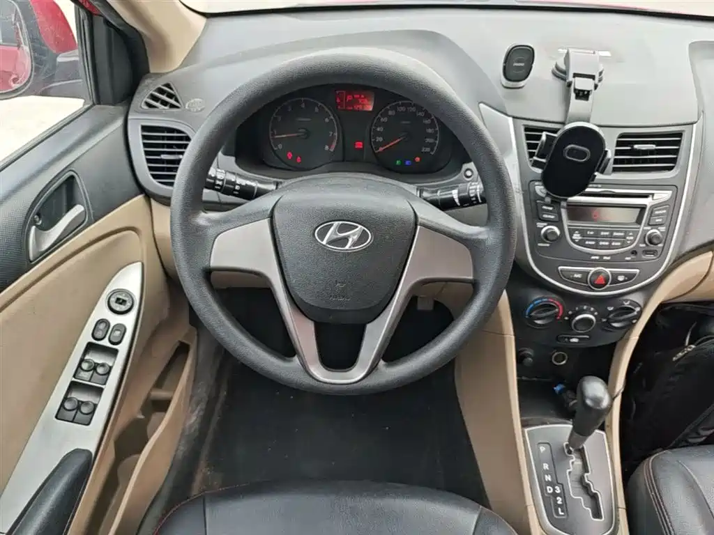Hyundai Verna 2015 — фото 11