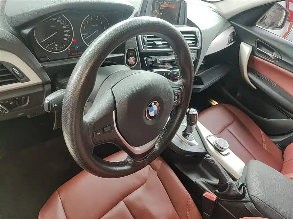 BMW 1 Series 2017 — фото 11
