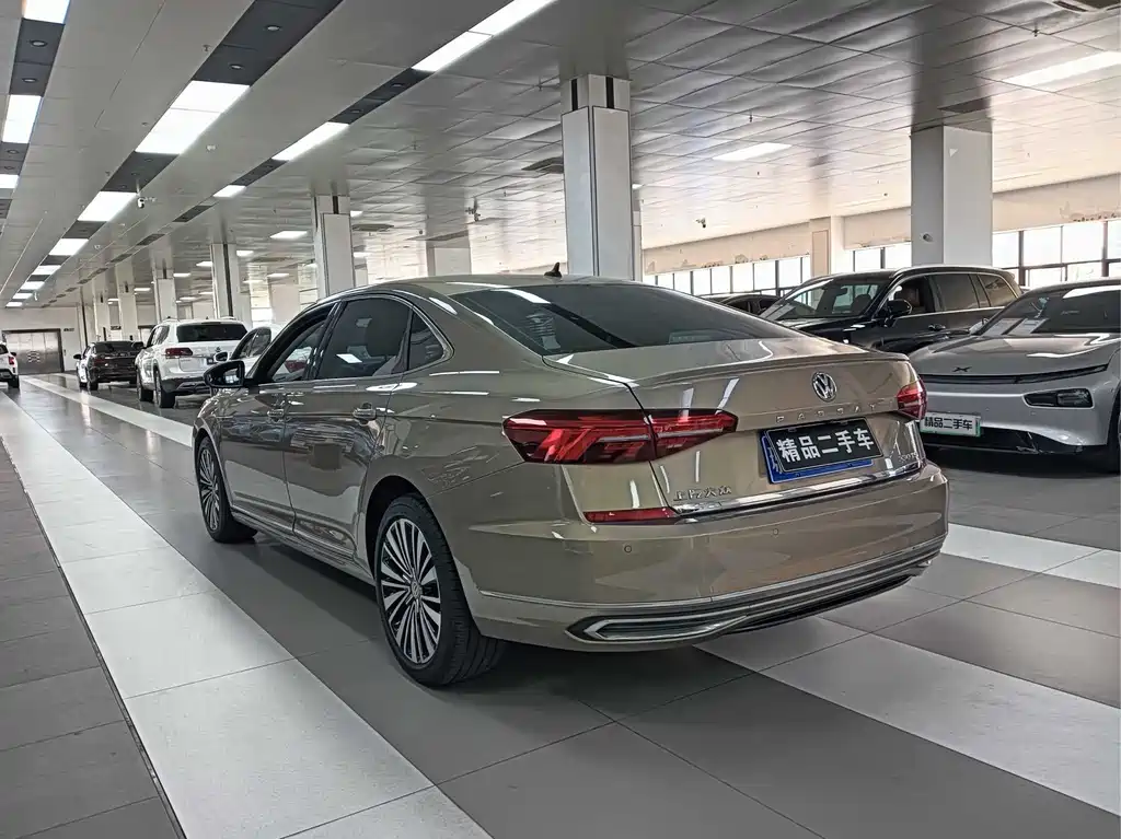 Volkswagen Passat 2019 — фото 13