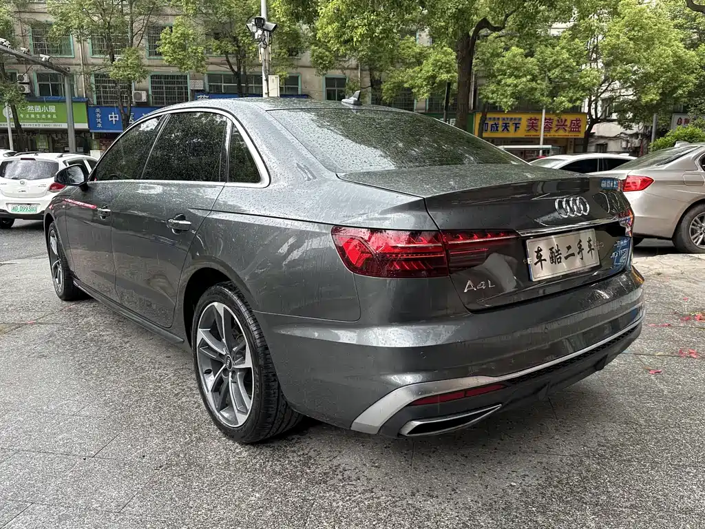 Audi A4L 2022 — фото 7