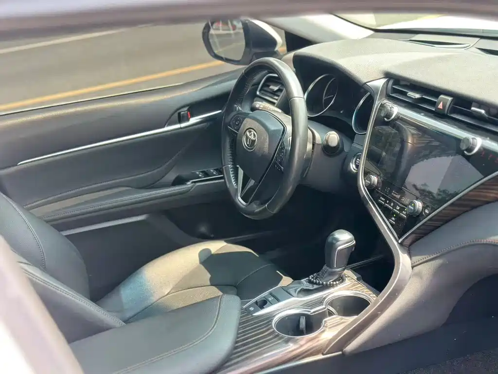 Toyota Camry 2021 — фото 15