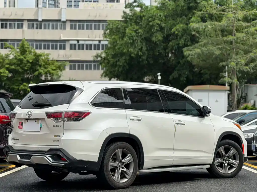 Toyota Highlander 2017 — фото 3