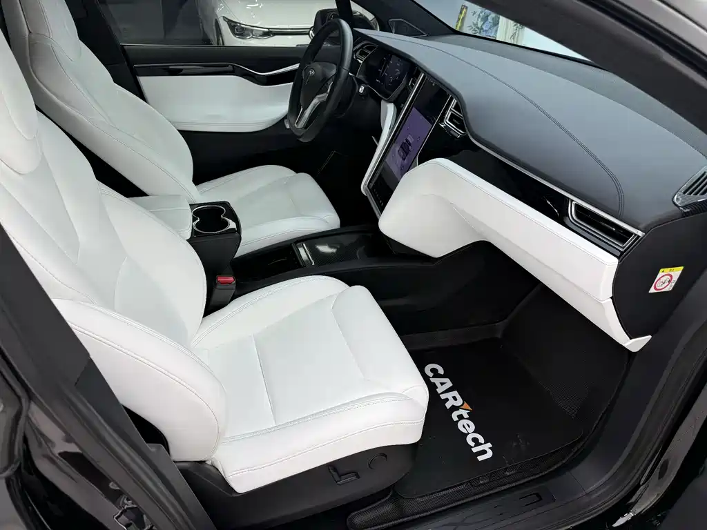 Tesla Model X 2018 — фото 15
