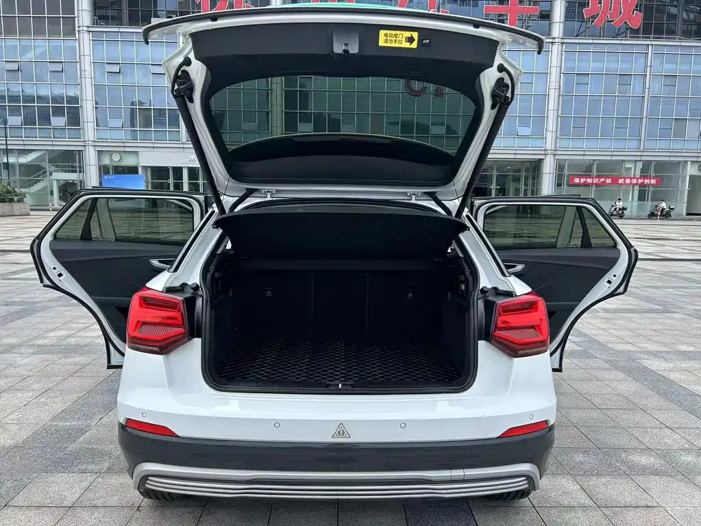 Audi Q2L E-Tron 2021 — фото 14