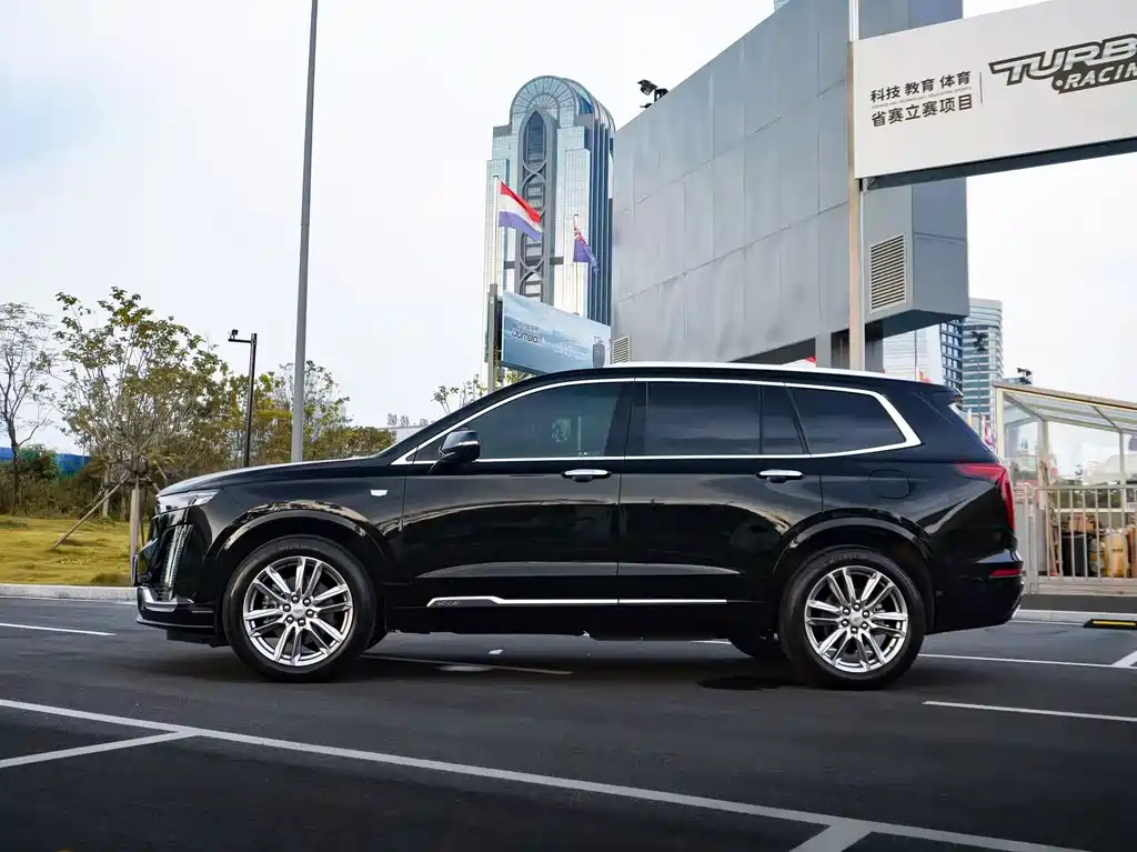 Cadillac XT6 2021 — фото 8