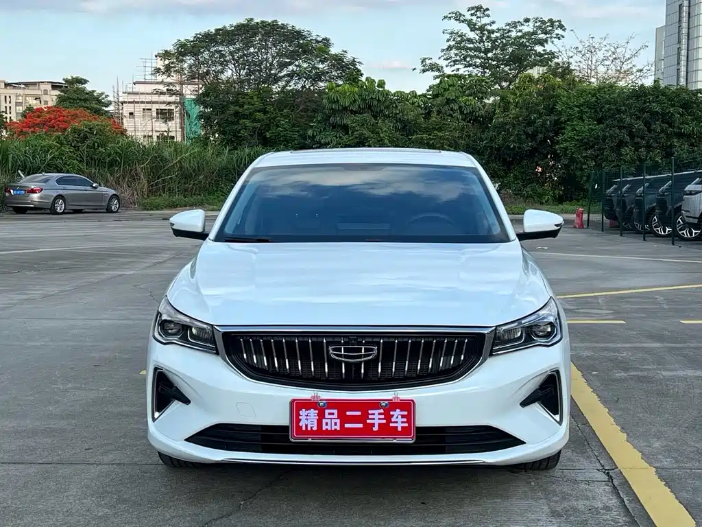 Geely Emgrand 2022