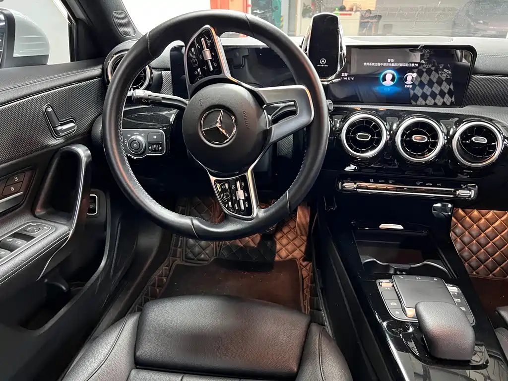 Mercedes-Benz A-Class 2022 — фото 7
