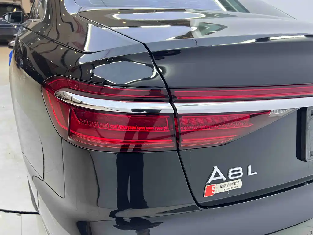 Audi A8 2022 — фото 9