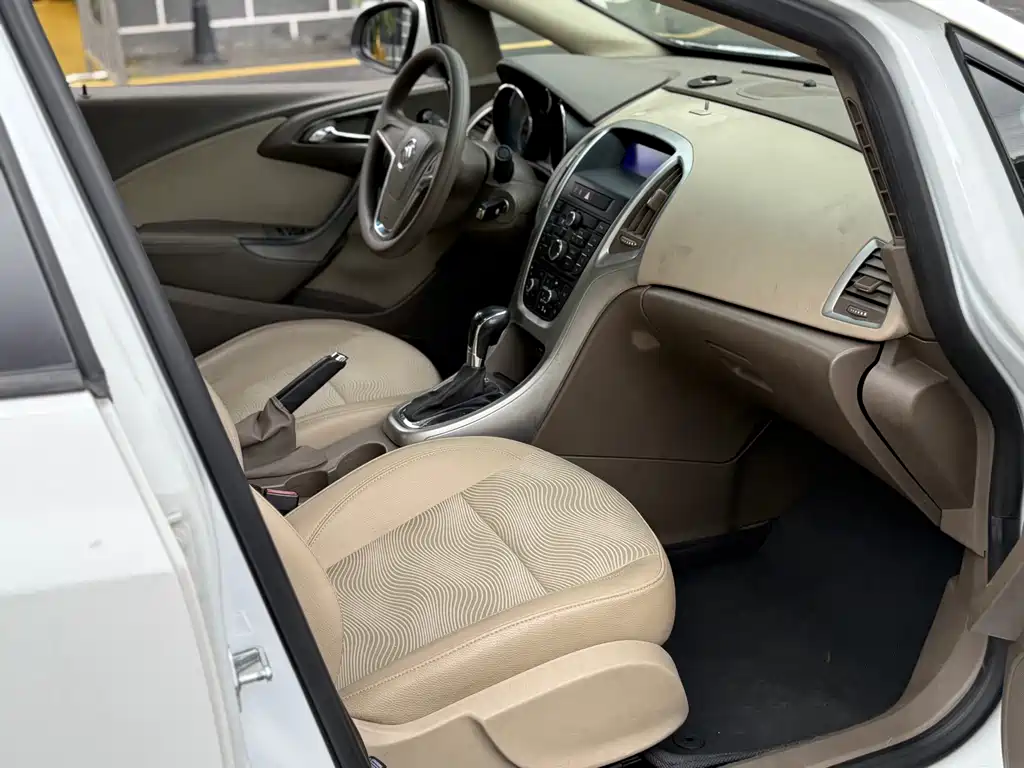 Buick Excelle GT 2013 — фото 13